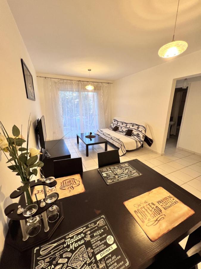 Iris Village Paphos Ngoại thất bức ảnh