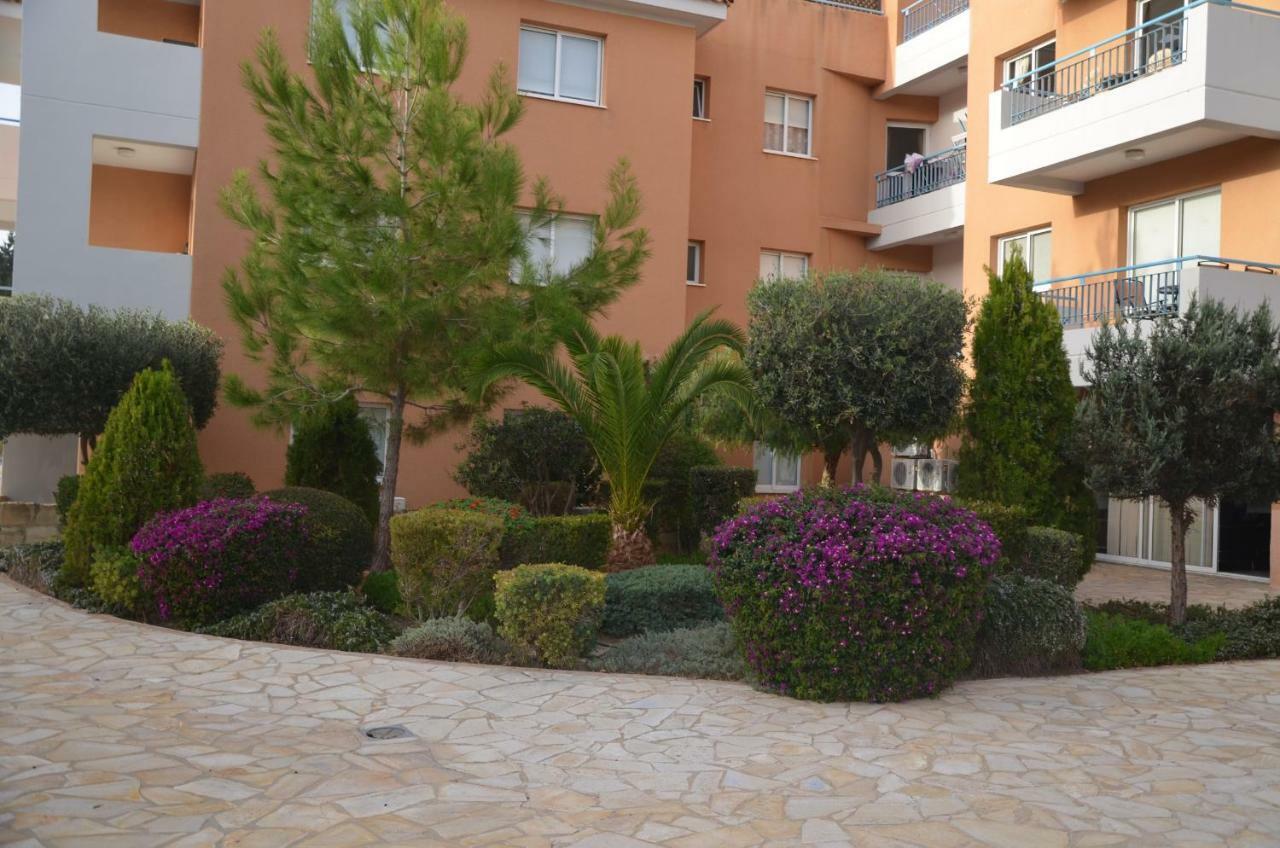 Iris Village Paphos Ngoại thất bức ảnh