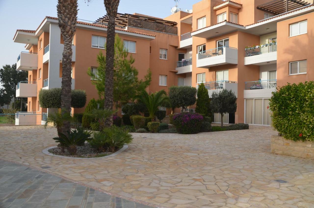 Iris Village Paphos Ngoại thất bức ảnh